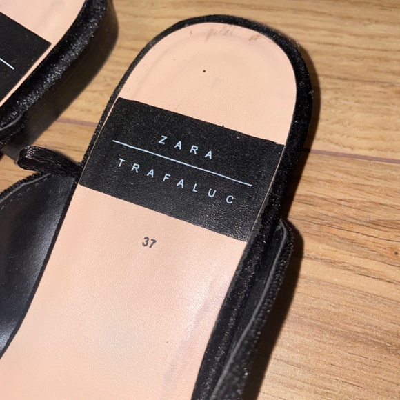 ZARA Trafaluc BLACK VELVET Mules Flats w GOLD SPIDER - Picture 5 of 10